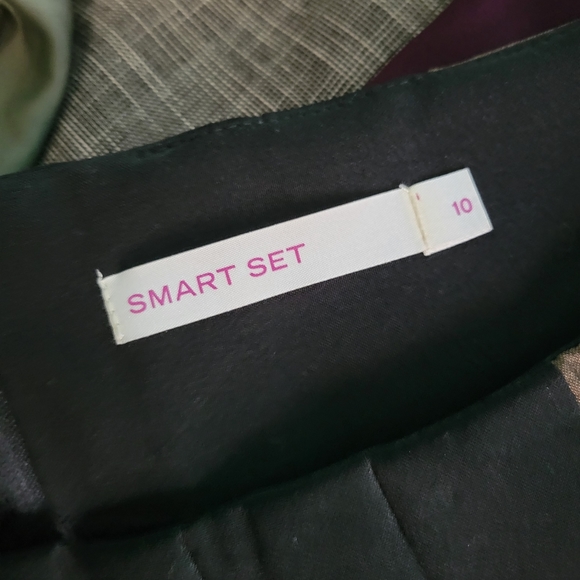 🏷1/$15, 2/$20, 3/$27 Smart Set pleated skirt - Picture 2 of 3